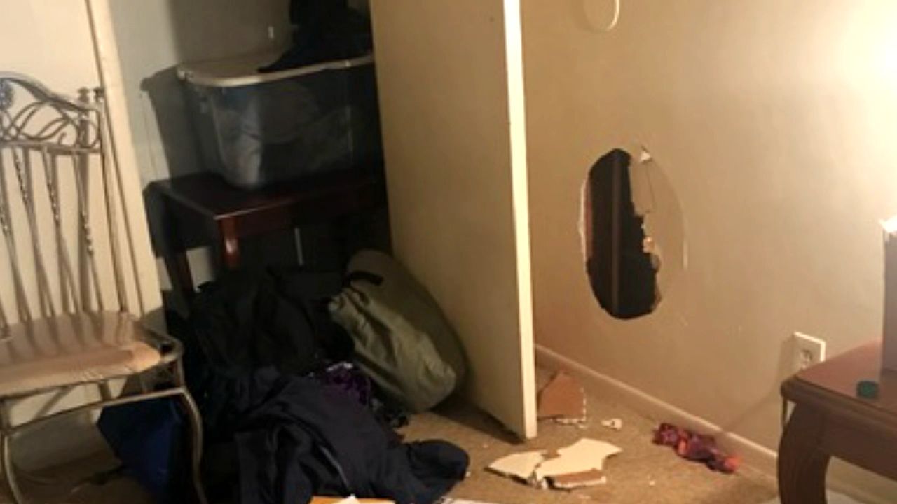 Thieves rip hole in woman’s bedroom to break into apartment WSBTV