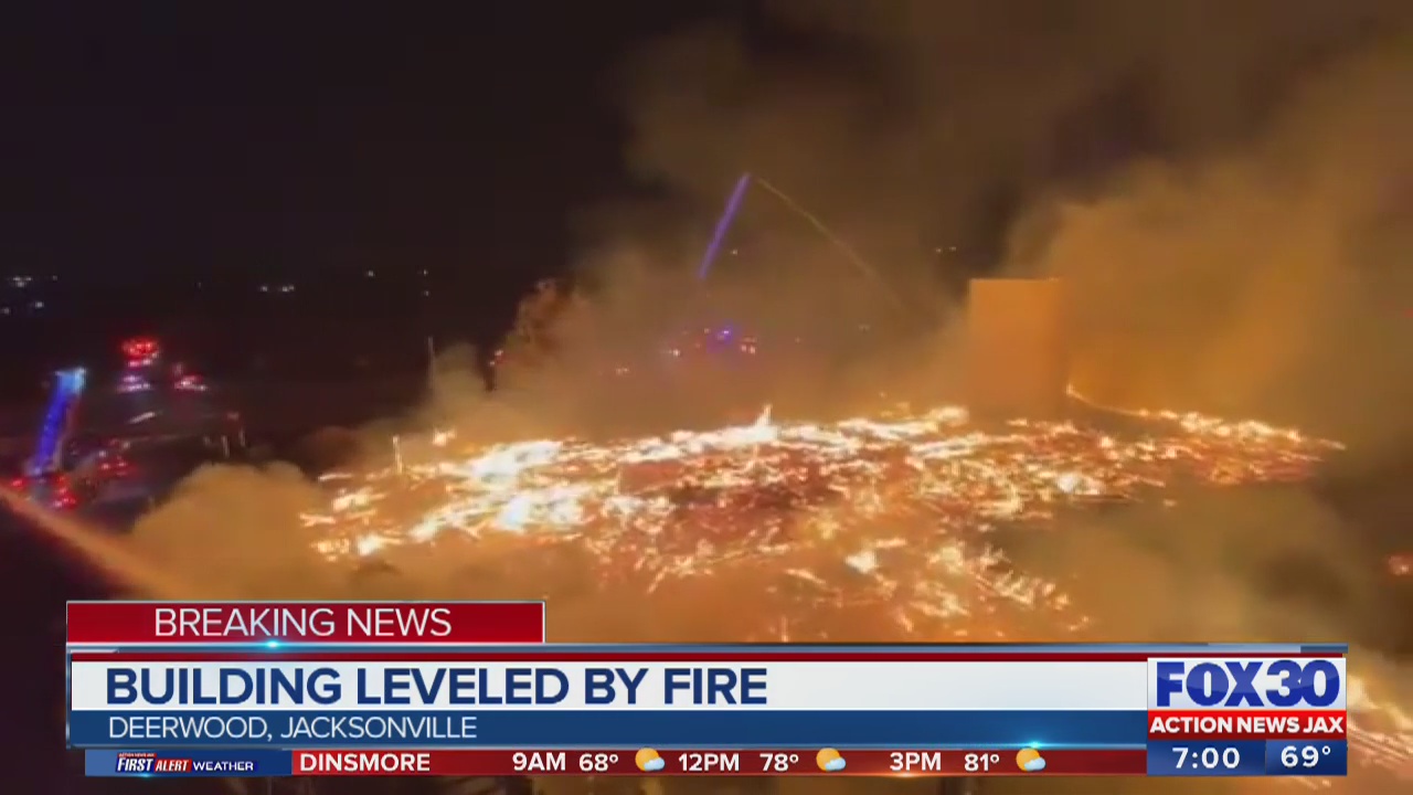 VIDEO Massive fire engulfs Jacksonville apartment building under
