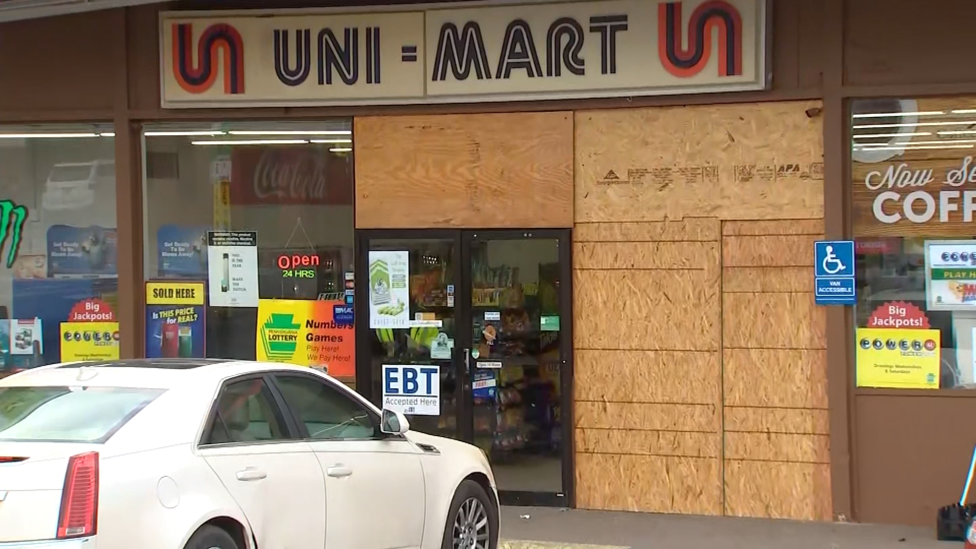 Driver crashes into front door of UniMart, takes off, clerk says WPXI