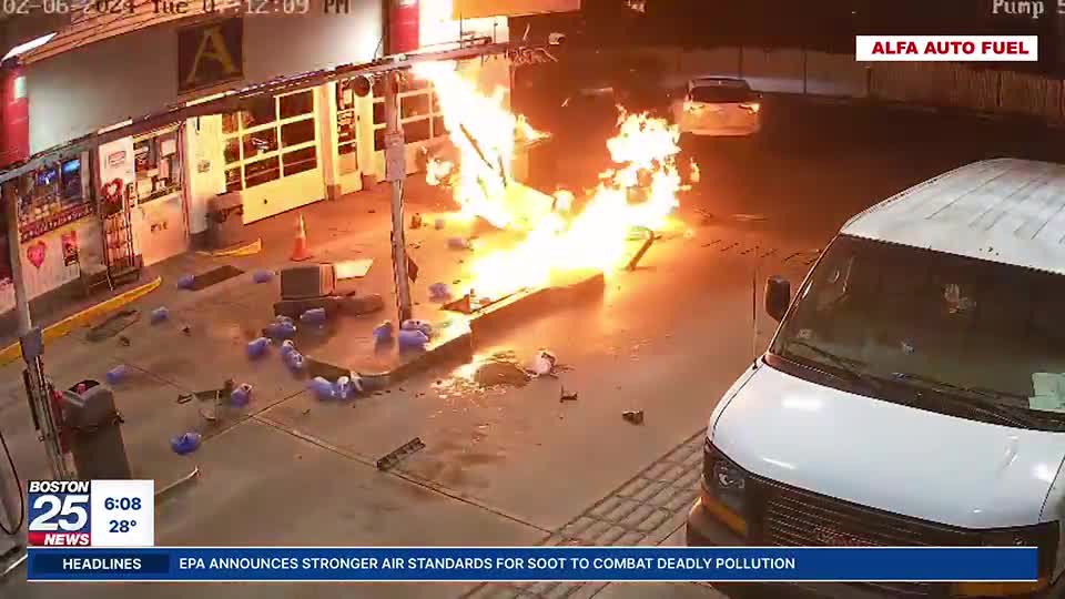 60号油彩【Explosion of the frustration溜飲嘔吐】 It knocked me to my knees': Destructive drive causes explosion at