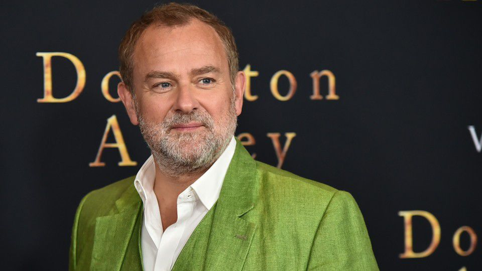 Coronavirus: 'Downton Abbey' actor, Hugh Bonneville, helps direct patients getting vaccines ...
