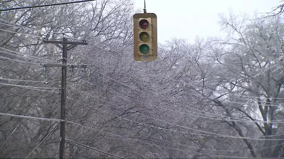 WATCH Traffic light outage from ice storm causes headaches for Memphis