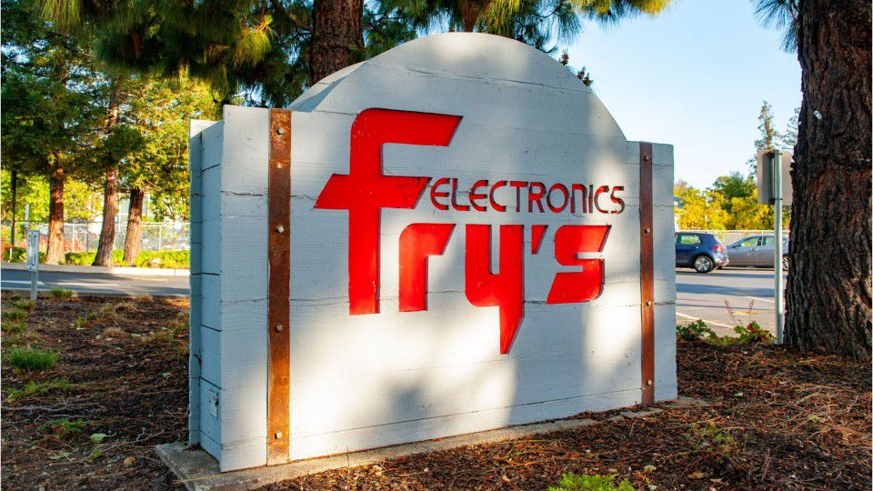 Fry’s Electronics abruptly closes all stores nationwide KIRO 7 News Seattle