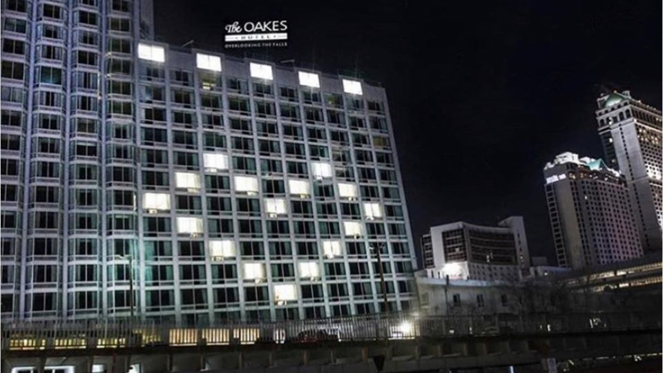 Coronavirus Hotels in Niagara Falls light up with hearts to show