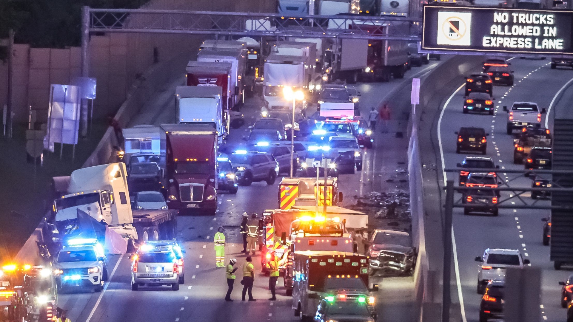 At least 1 dead in crash that shut down I-75 for hours in Henry