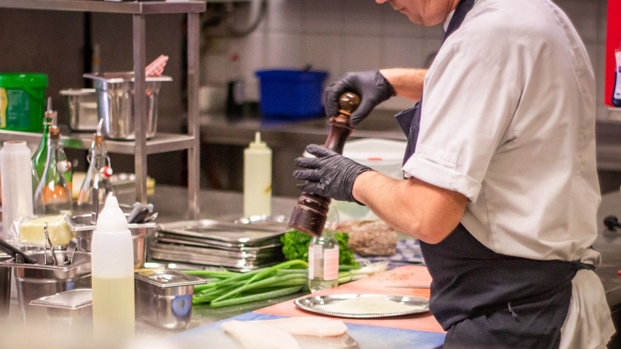 Restaurants introduce new tipping initiative to support kitchen staff