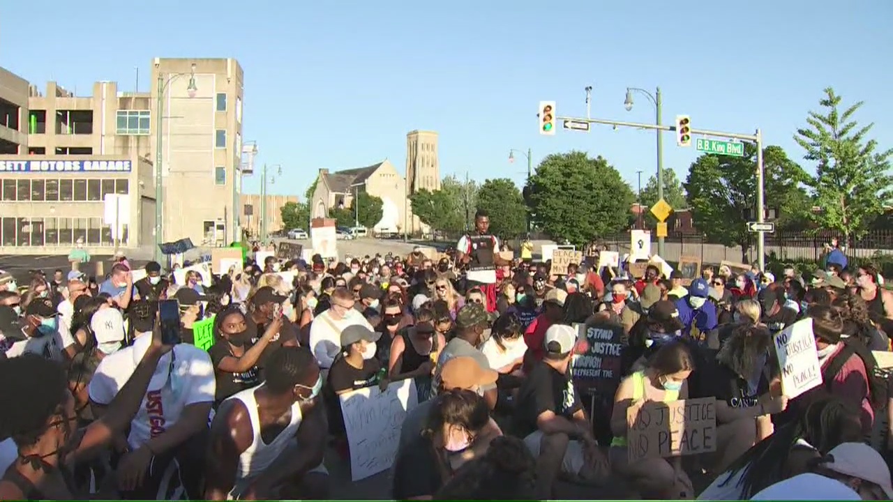 DAY 11 Protests End Peacefully In Downtown Memphis Ahead Of The 10 P m 