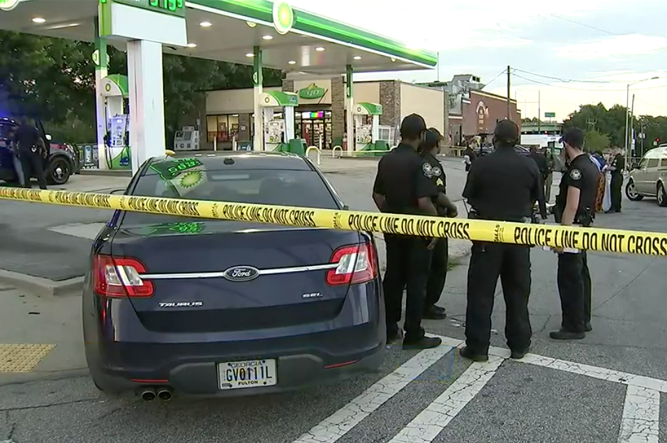 Man shot, killed at southwest Atlanta gas station 95.5 WSB