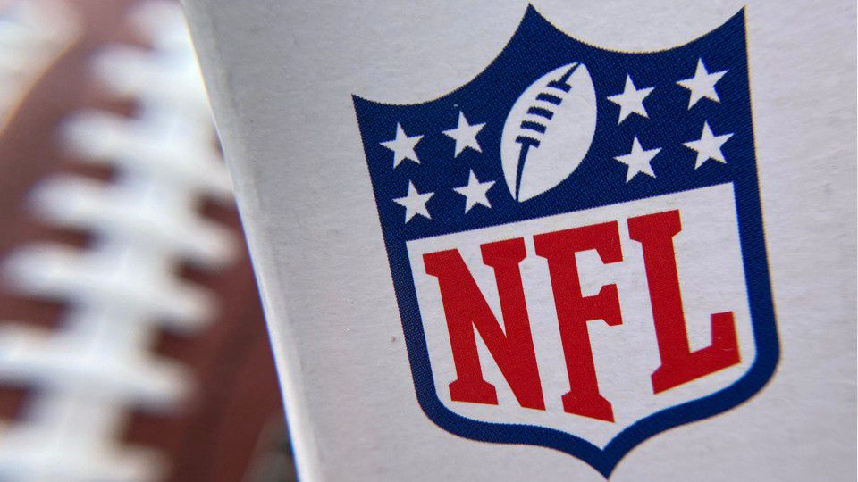 Nfl Teams With Covid 19 Outbreaks Could Face Forfeits Kiro 7 News Seattle