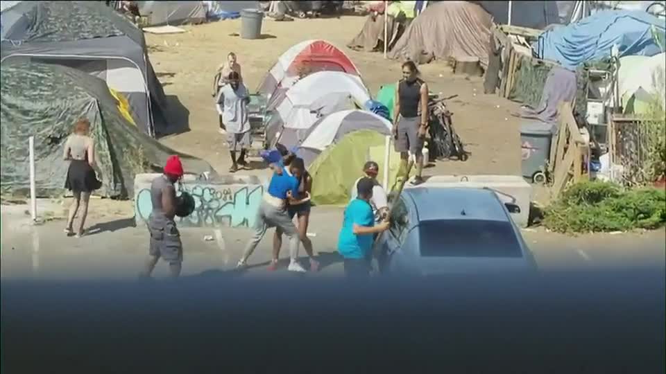 Video shows deadly confrontation between a family with a baby and a crowd at Seattle encampment – KIRO 7 News Seattle