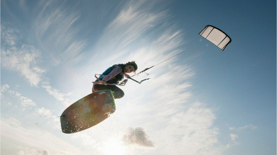 Kite surfer dies after high winds slam him into Florida beach house