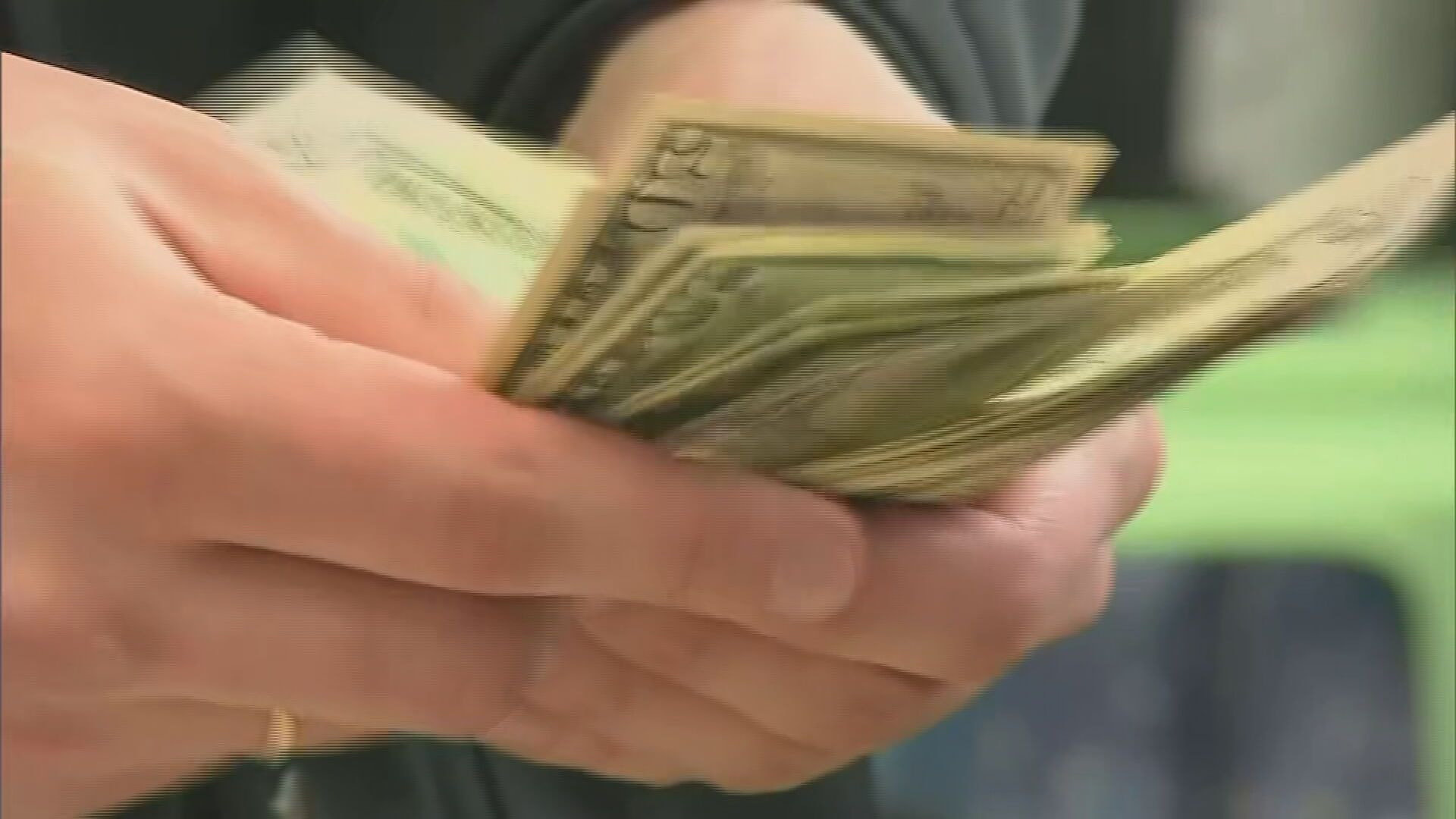 Local leaders push to increase minimum wage in parts of King County to $19  an hour – KIRO 7 News Seattle