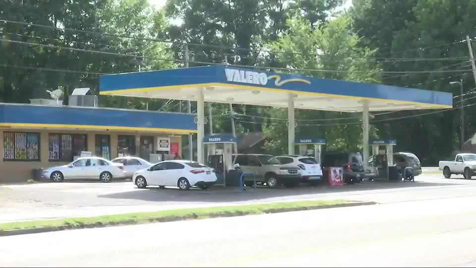 MPD 3 people shot at gas station, 1 dead FOX13 News Memphis