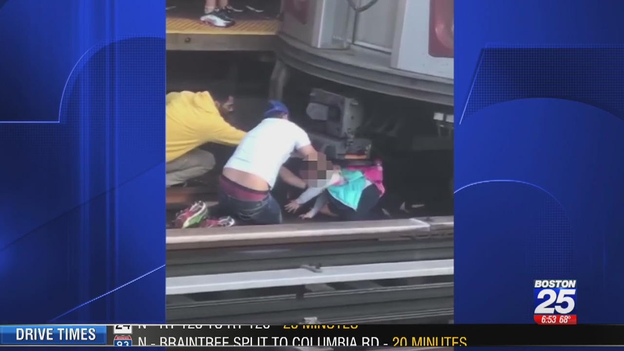Man dies after jumping onto subway tracks while holding daughter, NYC police say Boston 25 News