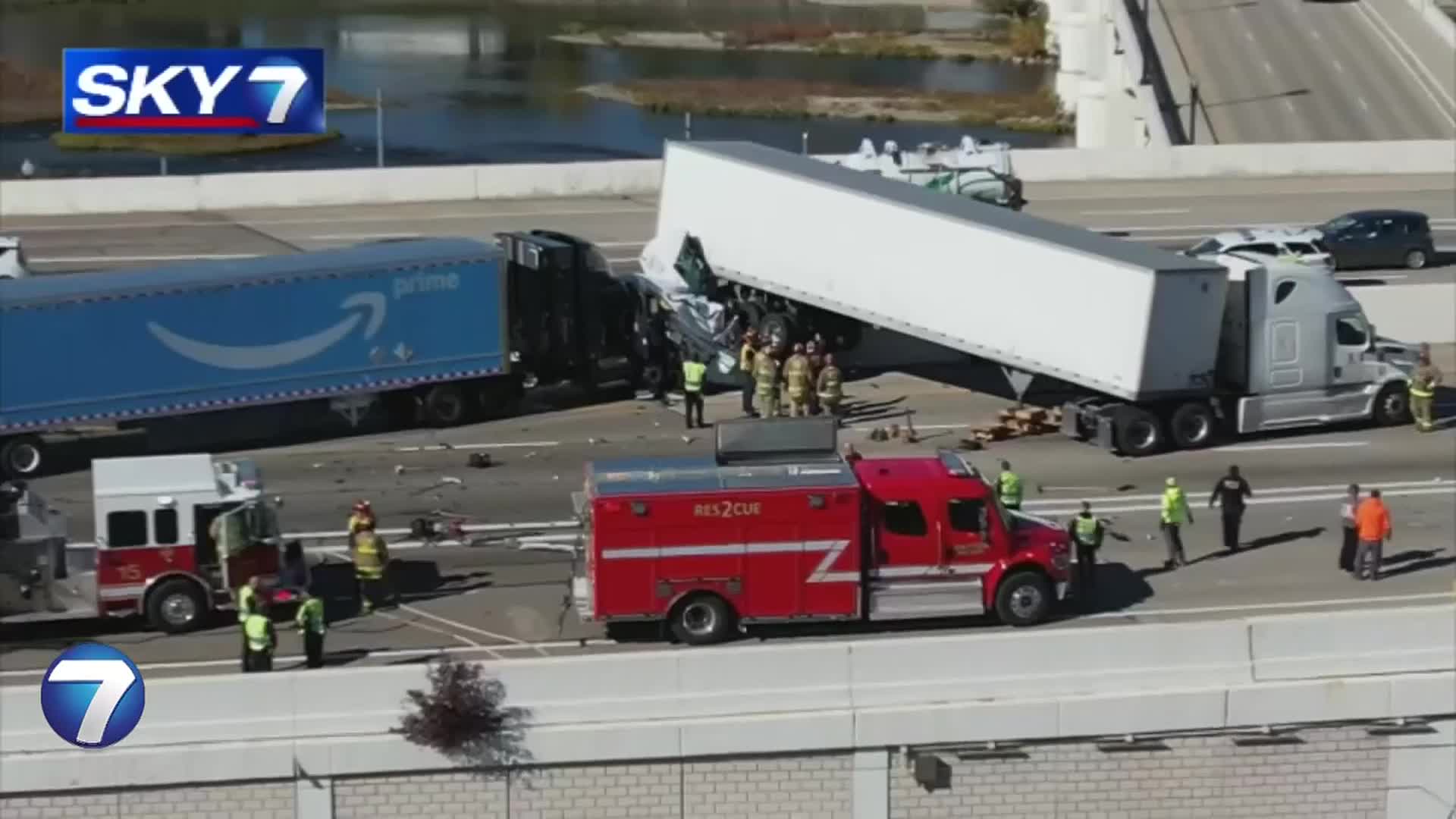 Chain-reaction crash leaves 1 dead on I-75 in downtown Dayton