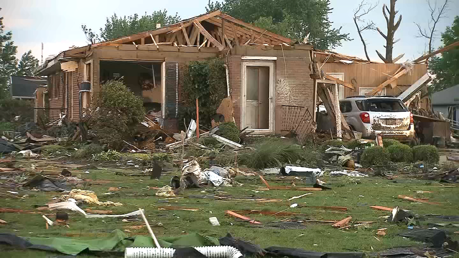Ohio tornadoes 1 dead, 130 injured; so much debris, snowplows used to
