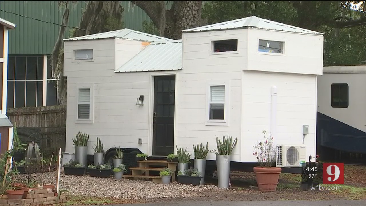 Longwood officials vote in favor to build 'tiny home' community