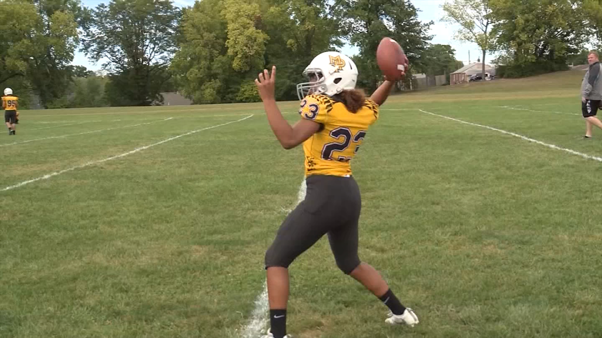 13yearold girl quarterback leads middle school team