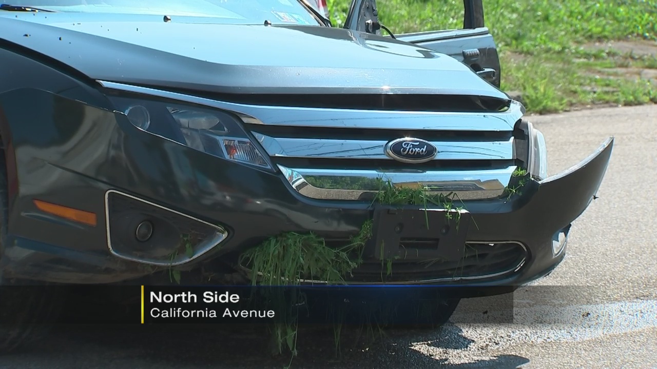 Vehicle crashes into house, causes structural damage WPXI