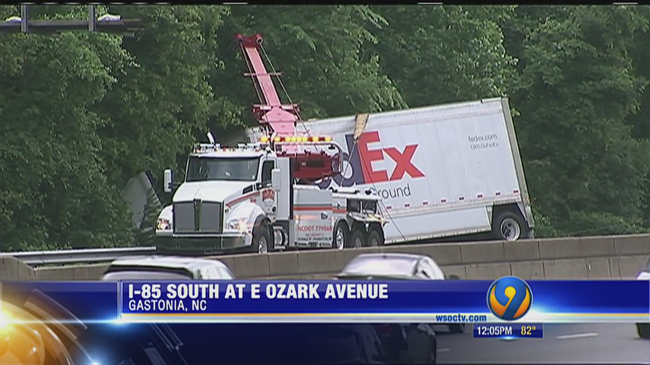 I85 crash shuts down lanes in Gaston County