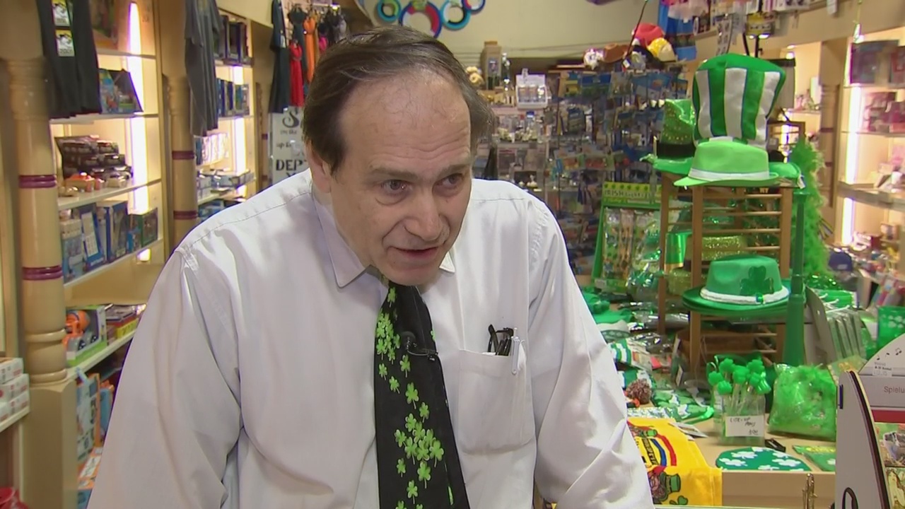 Shoppers, Downtown toy store owner react to Toys R Us closures