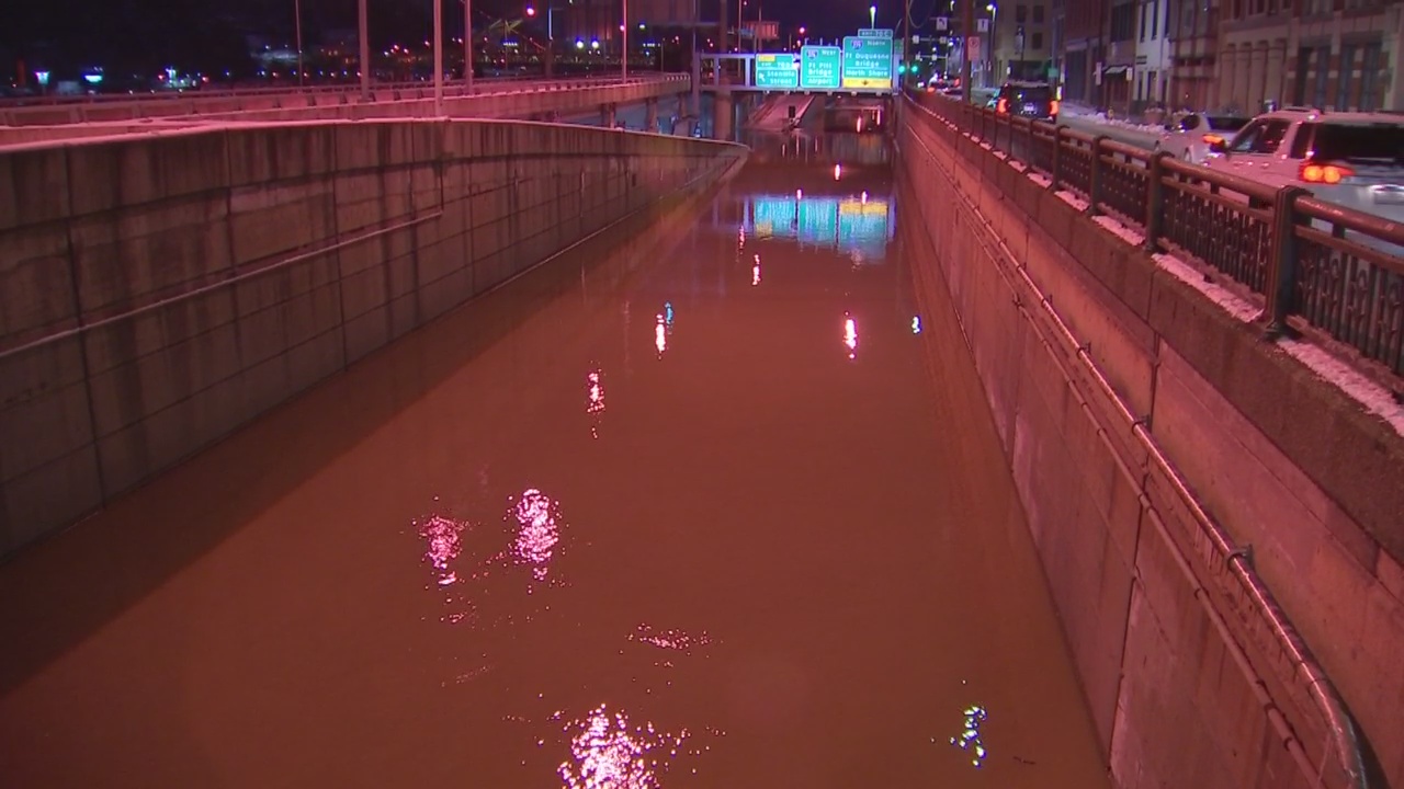 Drivers rescued after 'bathtub' area of I376 floods WPXI