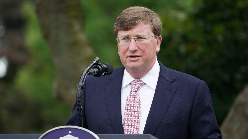 There are fifty states in the country, and virtually all of them have a resident governor. Mississippi governor says state would not âparticipateâ in nationwide