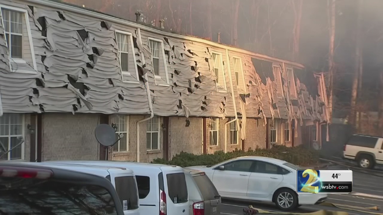 65 Left Homeless After Fire Destroys Apartment Building Wsb Tv Channel 2 Atlanta
