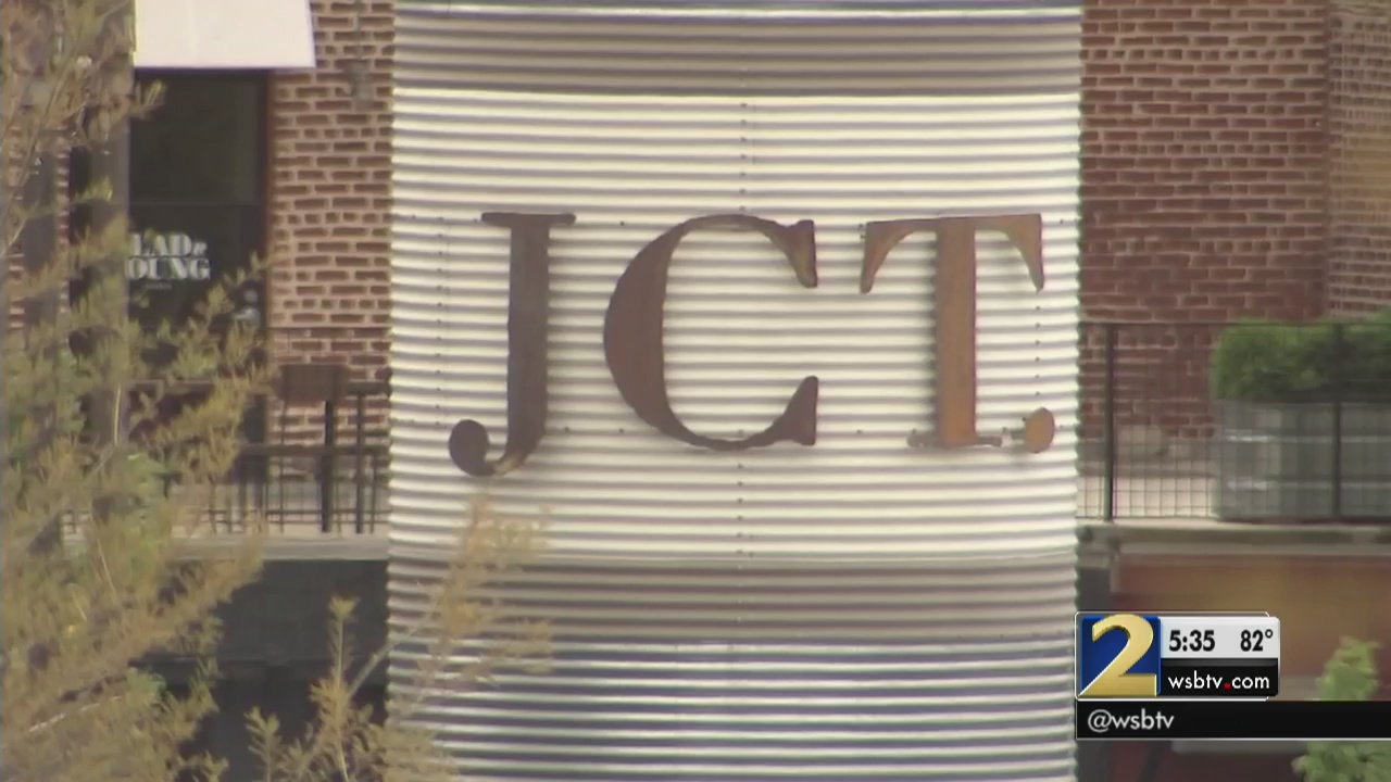 Robber Fired Until Gun Jammed Inside Crowded Restaurant Police Say