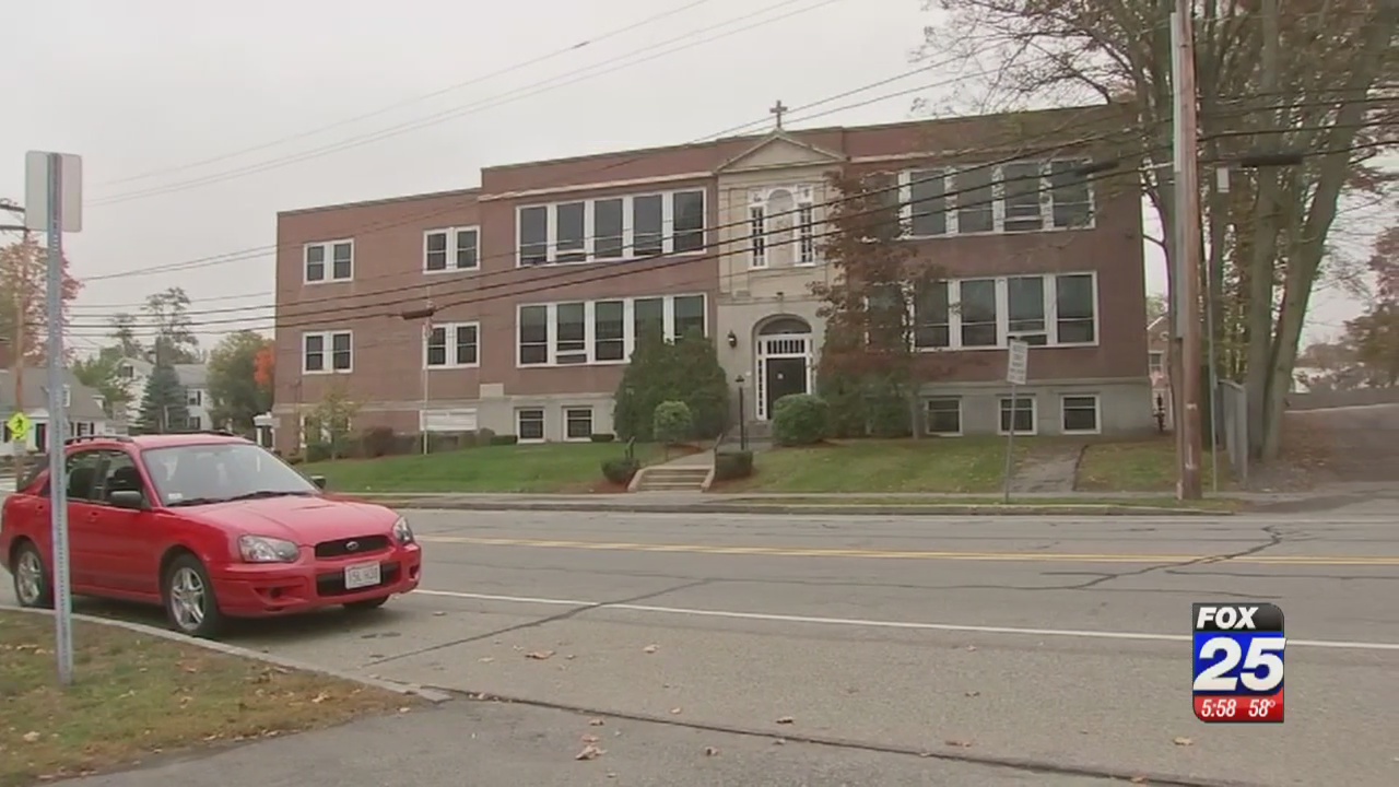 Police seeking man who exposed himself outside Andover elementary