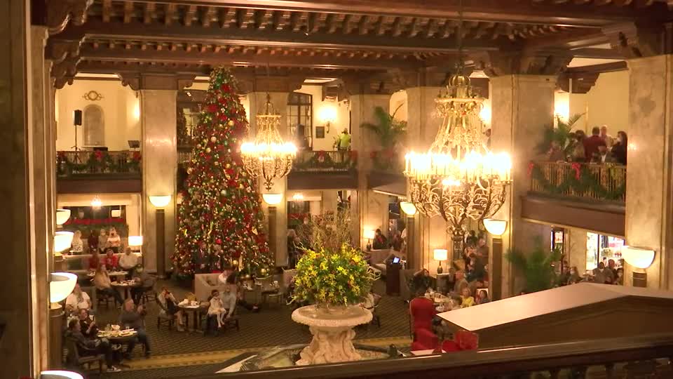 Peabody Christmas Tree Lighting 2022 Peabody Hotel Holds Annual Christmas Tree Lighting Event – Fox13 News  Memphis
