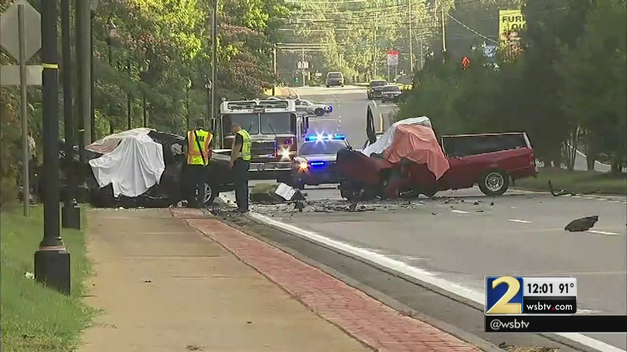 2 dead following wreck in Cherokee County