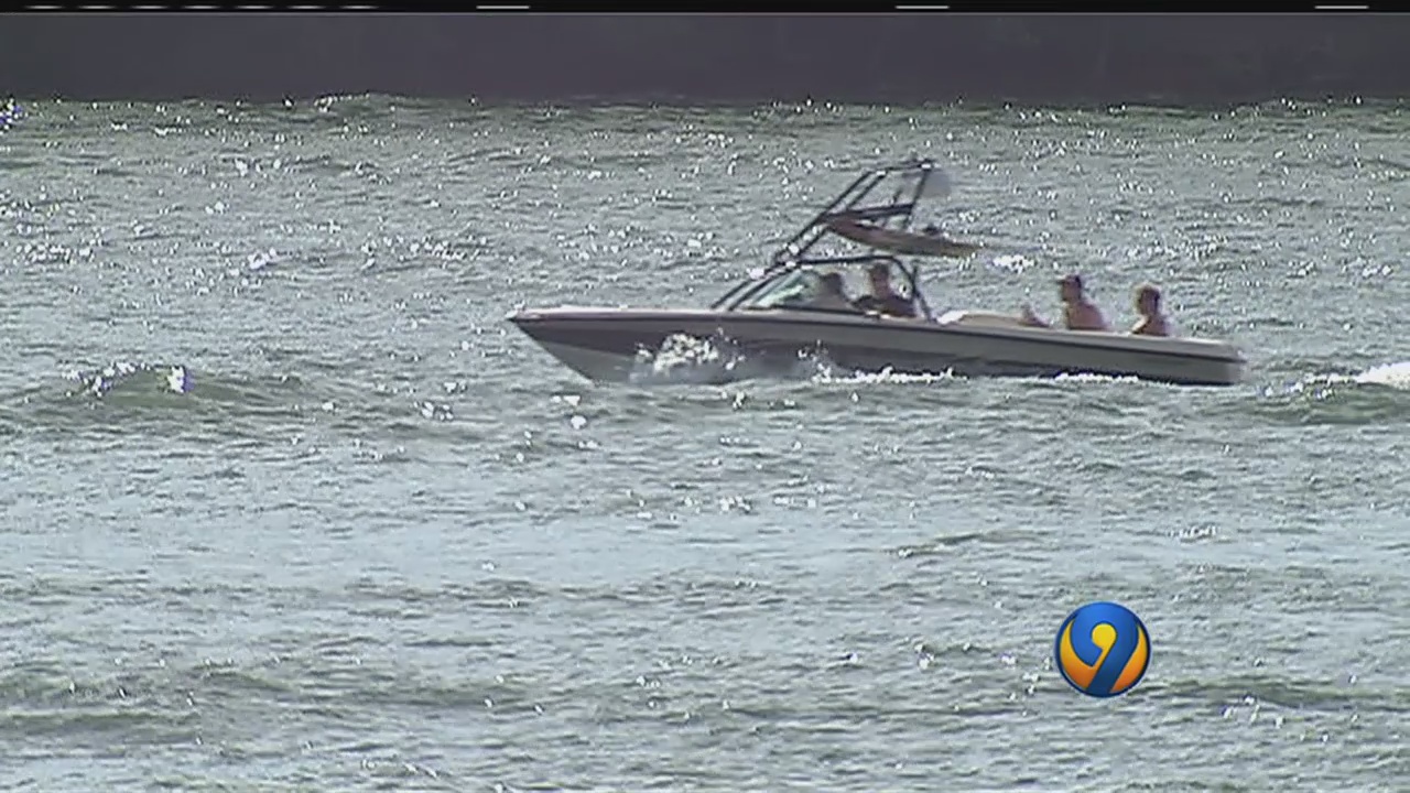 Divers recover man's body after kayak accident on Lake Wylie