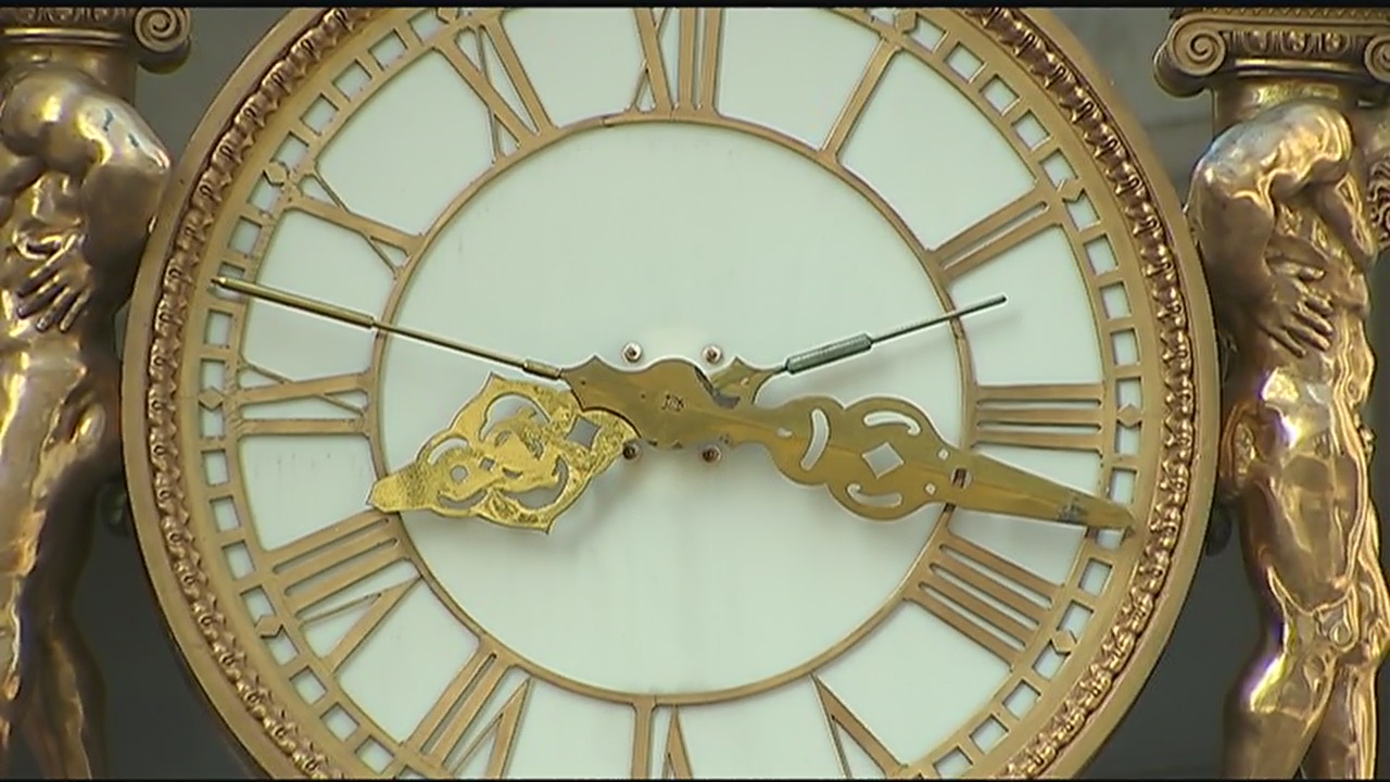 Iconic Kaufmann's clock in downtown Pittsburgh has stopped ticking