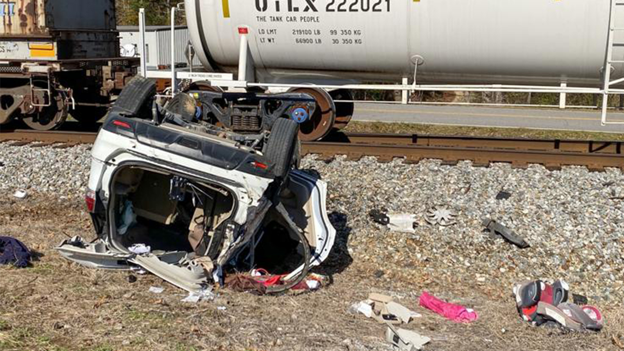 1 killed, 2 injured when car, train collide in Alabama WFTV