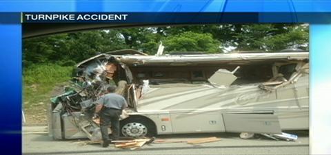 Bus accident on PA Turnpike causes delays – WPXI