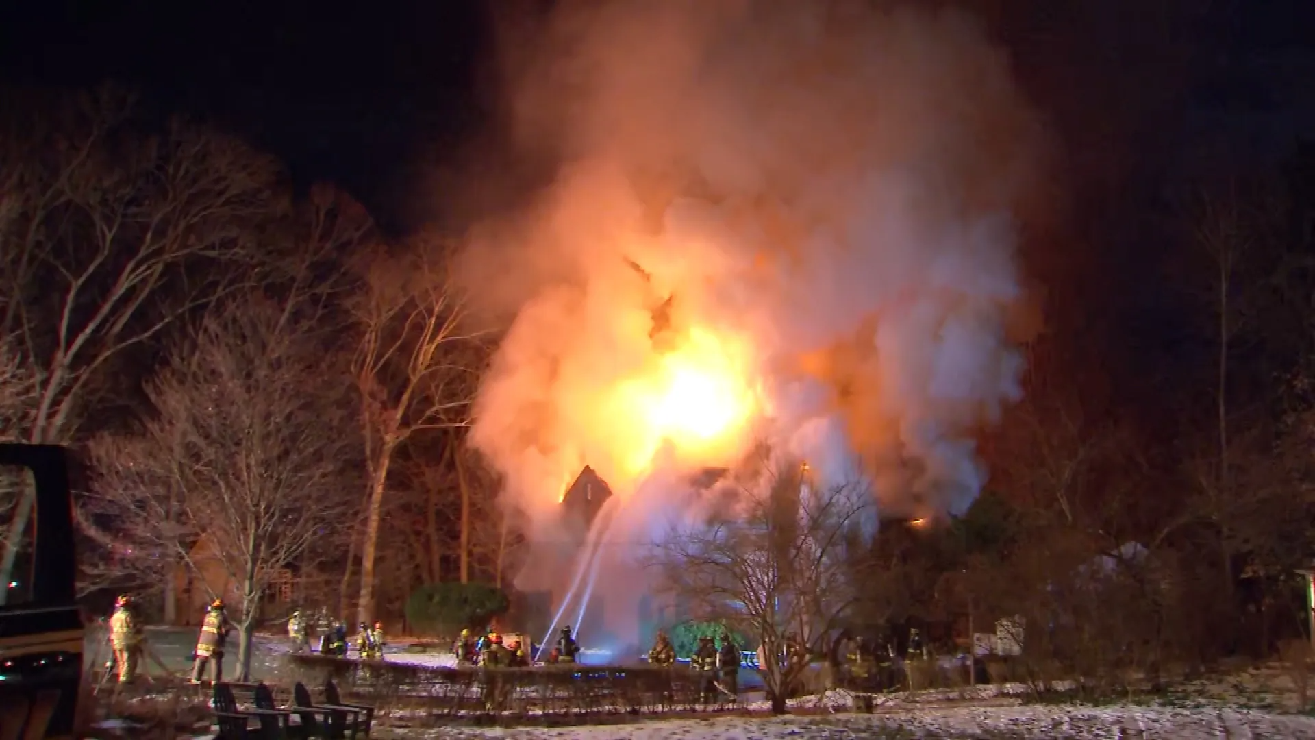 Massive fire rips through home in Fox Chapel – WPXI